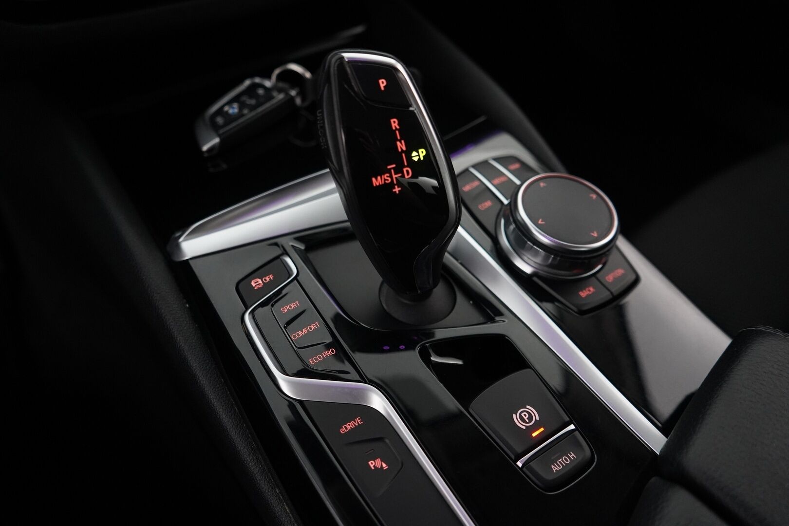 BMW 530 2017 G30 530e A iPerformance Launch Edition Sport *Kamera / Ratinlämmitin / Sport-penkit / Hifit / Prof.Navi / Led-valot* - Suomi-auto / Kahdet vanteet / Seuraava huolto 04/2026