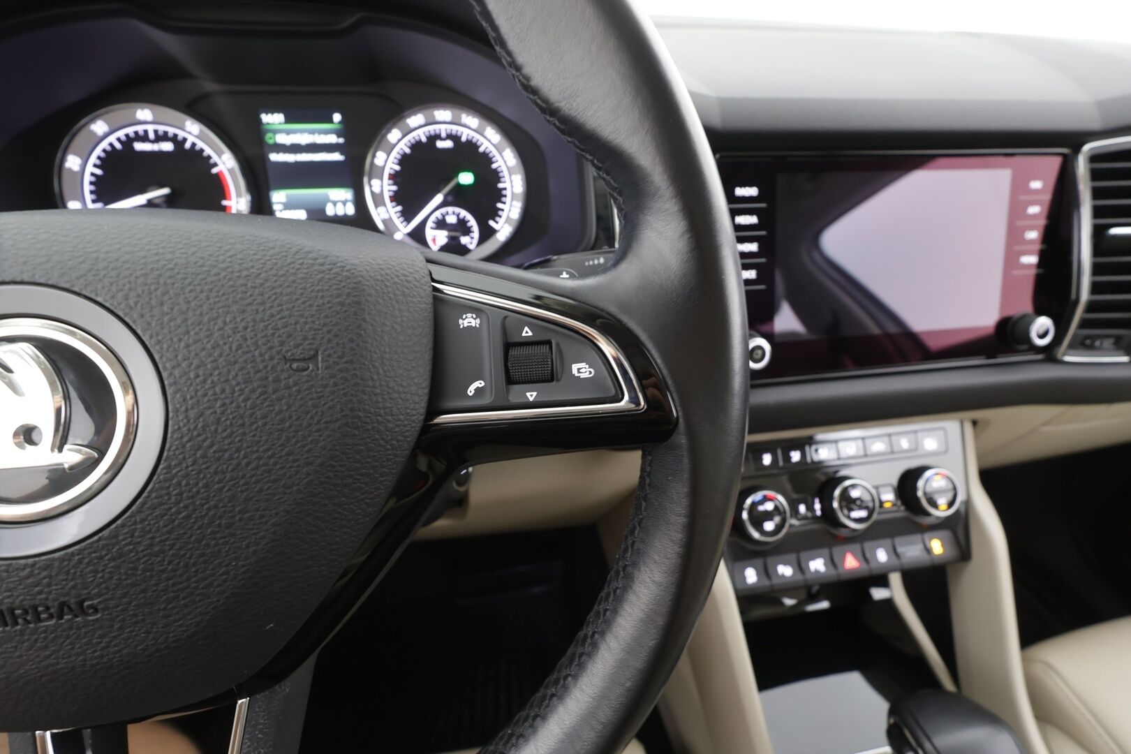 Skoda Kodiaq 2017 1,4 TSI ACT Exclusive DSG Autom. - | ACC | 360-Kamera | Canton | LED | Ilmastoidut nahat muistilla | Panorama | Keyless | Apple&Android | Suomi-auto | Kahdet Renkaat |