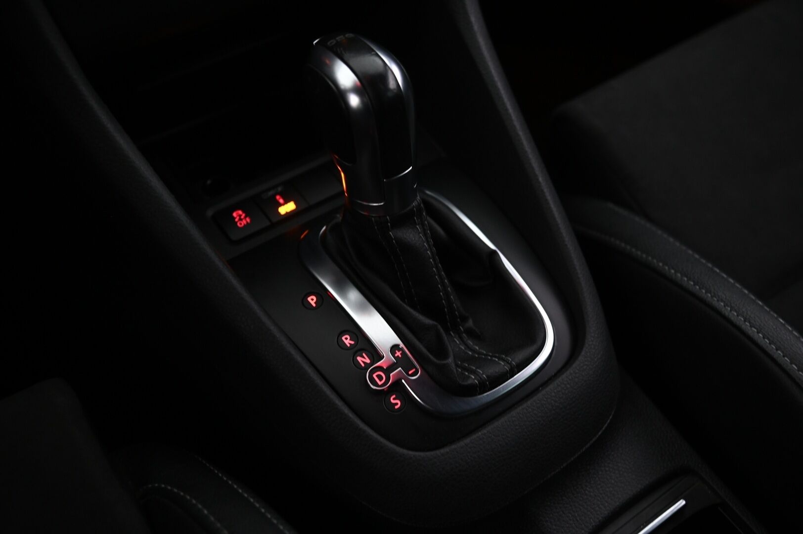 Volkswagen Golf 2012 R 4Motion - Myydään Huutokaupat.com | R Kuppipenkit | DynAudio | Navi | P tutkat | Stage 2+ 