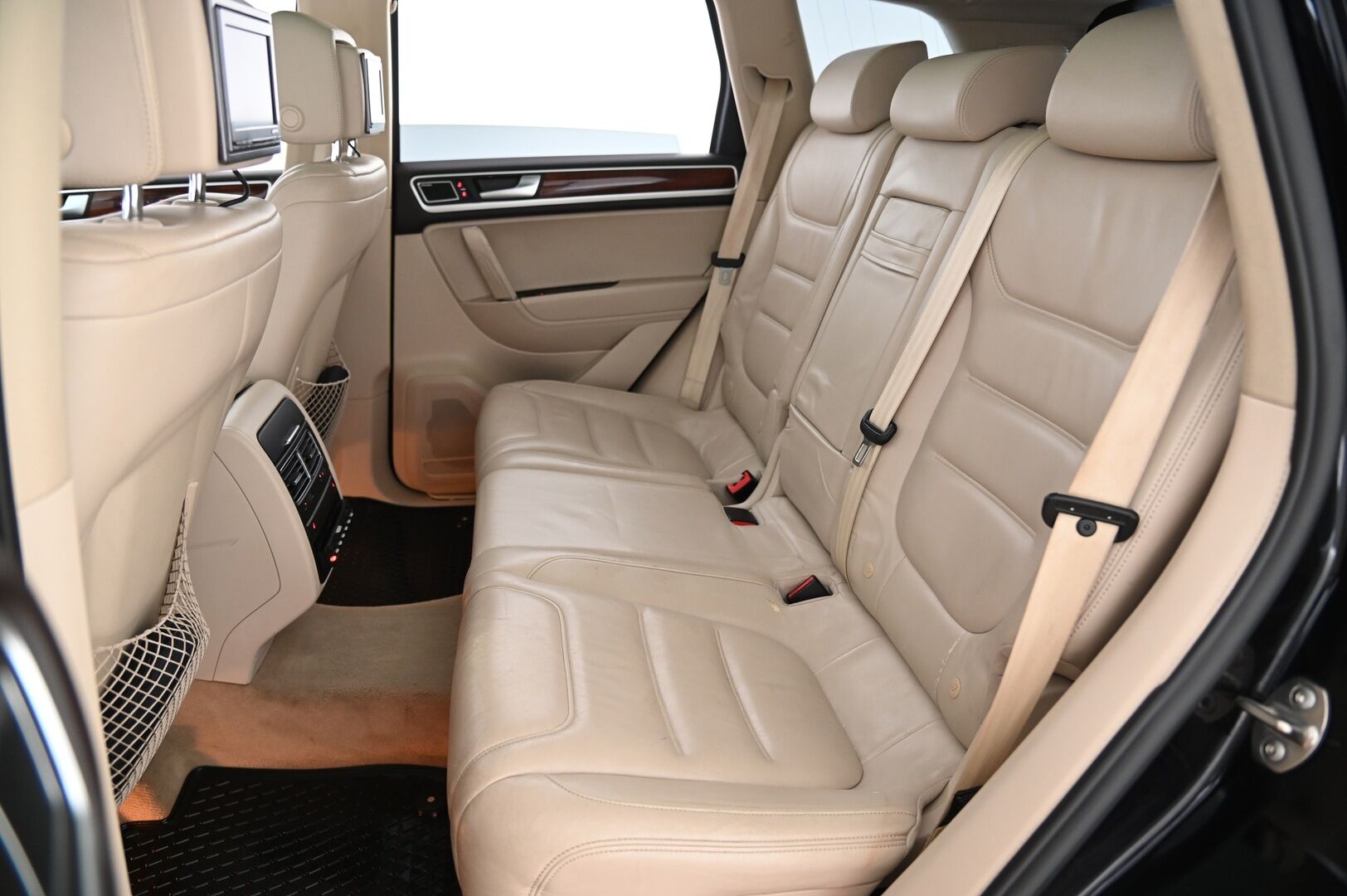 Volkswagen Touareg 2011 3,0 V6 Tiptronic 4Motion * Lohko / Panorama / Vetokoukku / Muistinahat / Takanäytöt / Peruutuskamera* - 2xrenkaat & vanteet / Hiljattain huollettu!* - Osta nyt, maksa vasta ensi vuonna