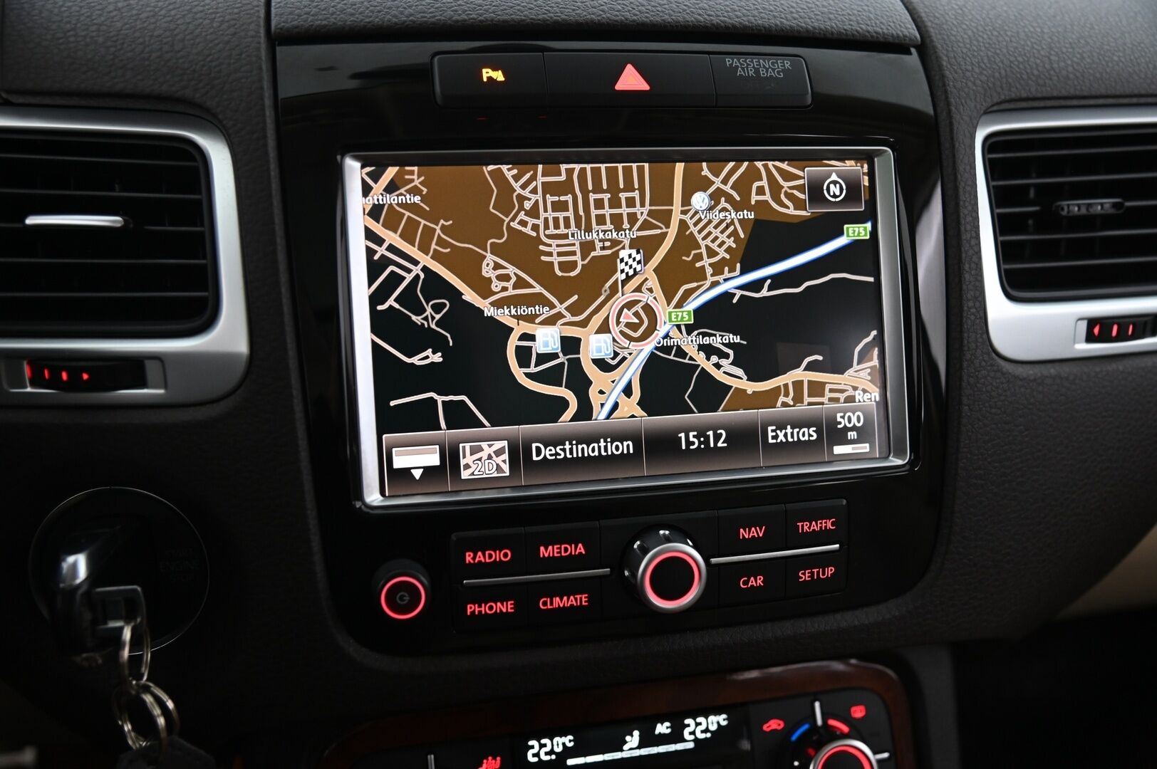 Volkswagen Touareg 2011 3,0 V6 Tiptronic 4Motion * Lohko / Panorama / Vetokoukku / Muistinahat / Takanäytöt / Peruutuskamera* - 2xrenkaat & vanteet / Hiljattain huollettu!* - Osta nyt, maksa vasta ensi vuonna