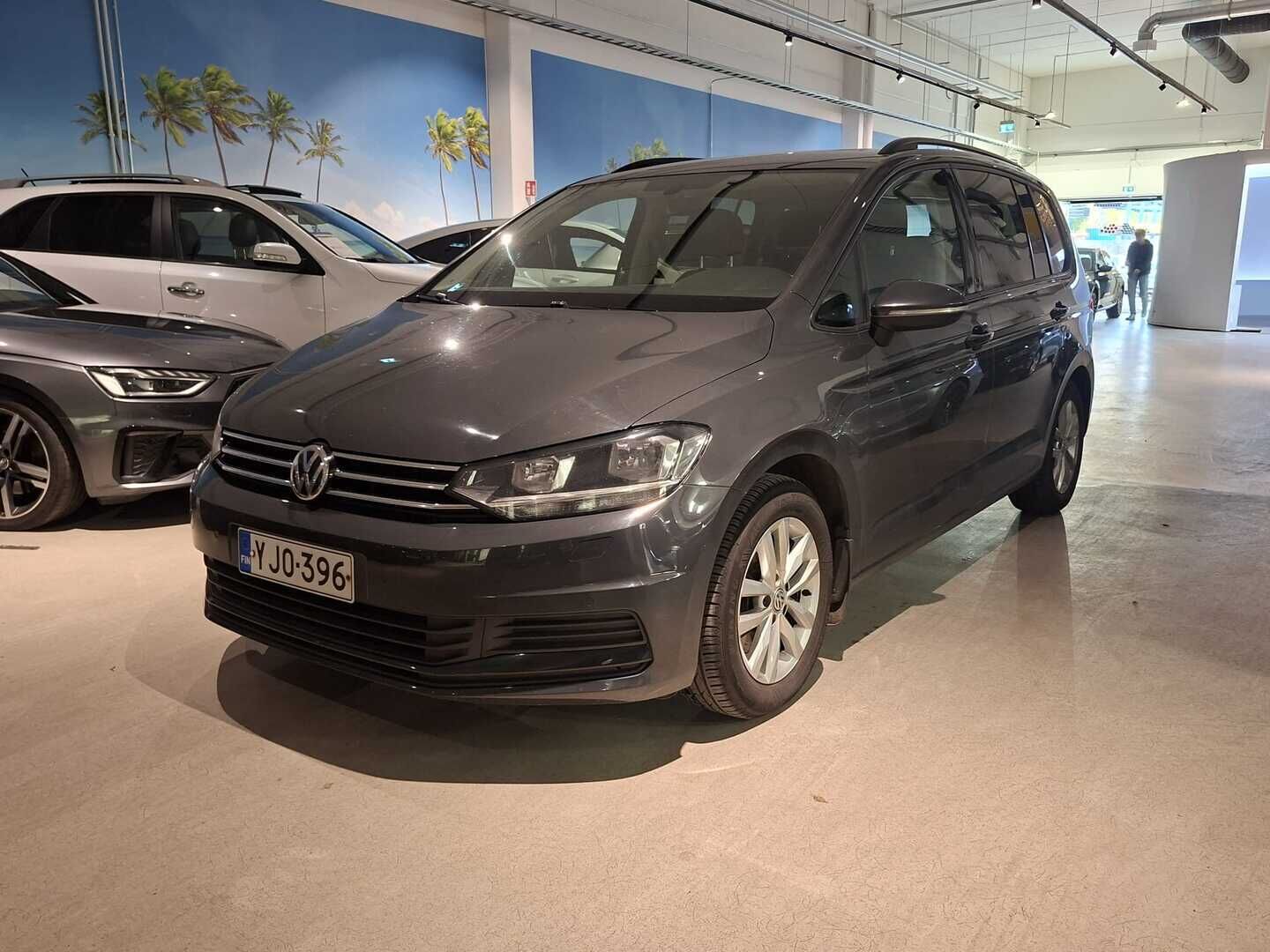 Volkswagen Touran 2017 Comfortline 1,6 TDI 85 kW (115 hv) DSG-automaatti - | 7-paikkainen | Webasto | Tutkat | Navi | Hyvä huoltohistoria |