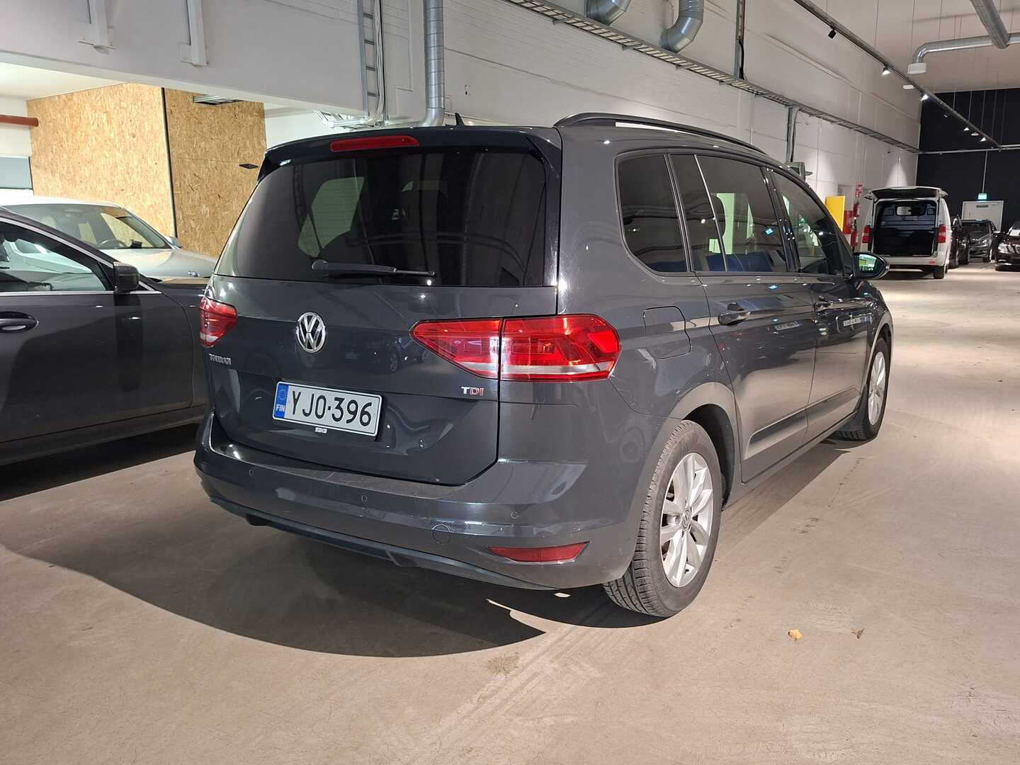 Volkswagen Touran 2017, bild 2/3
