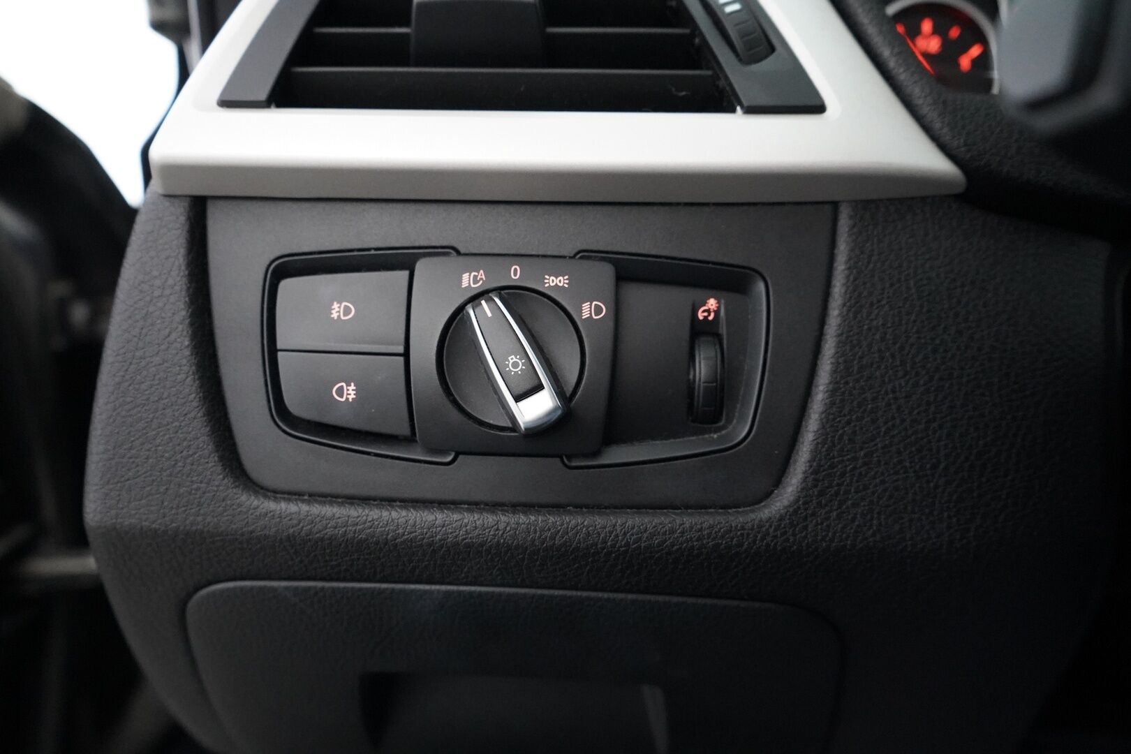 BMW 318 2017 F30 Sedan 318i A Business Exclusive Edition *Ratinlämmitin / Tutkat / Nahkapenkit / Vakkari* - 2-omisteinen / Suomi-auto / Kahdet renkaat BMW alumiinivantein - HULLUT AVAJAISHULINAT KORKOTARJOUS 3,29 %