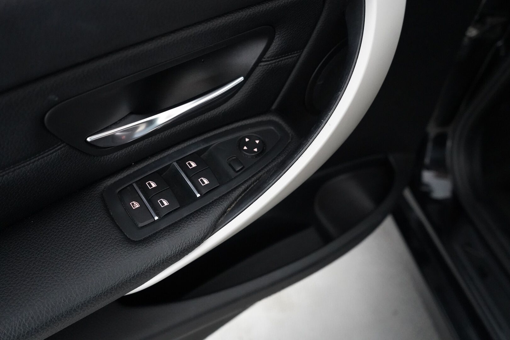 BMW 318 2017 F30 Sedan 318i A Business Exclusive Edition *Ratinlämmitin / Tutkat / Nahkapenkit / Vakkari* - 2-omisteinen / Suomi-auto / Kahdet renkaat BMW alumiinivantein