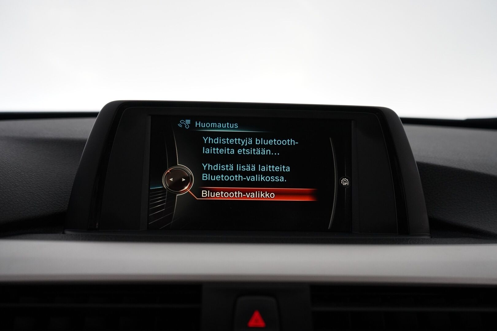 BMW 318 2017 F30 Sedan 318i A Business Exclusive Edition - KATSO HINTA! / Nahkapenkit | Ratinlämmitin | Tutkat | Vakkari | 2-omisteinen | Suomi-auto | Kahdet renkaat BMW alumiinivantein