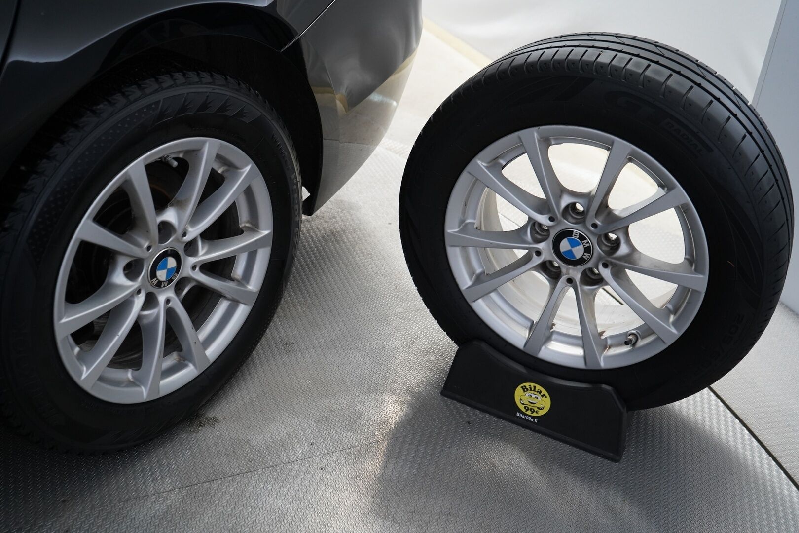 BMW 318 2017 F30 Sedan 318i A Business Exclusive Edition *Ratinlämmitin / Tutkat / Nahkapenkit / Vakkari* - 2-omisteinen / Suomi-auto / Kahdet renkaat BMW alumiinivantein - HULLUT AVAJAISHULINAT KORKOTARJOUS 3,29 %