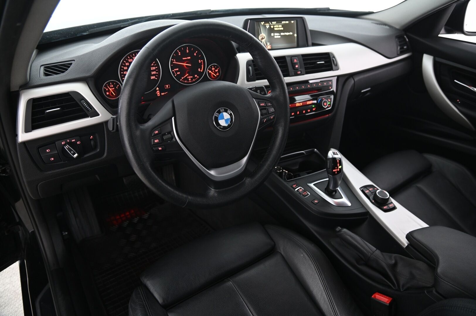 BMW 320 2017 F31 Touring 320d A xDrive Business Exclusive Edition - B47 | Sporttinahat | Vakkari | Tutkat | Suomi-auto | 2x Renkaat&alumiinivanteet