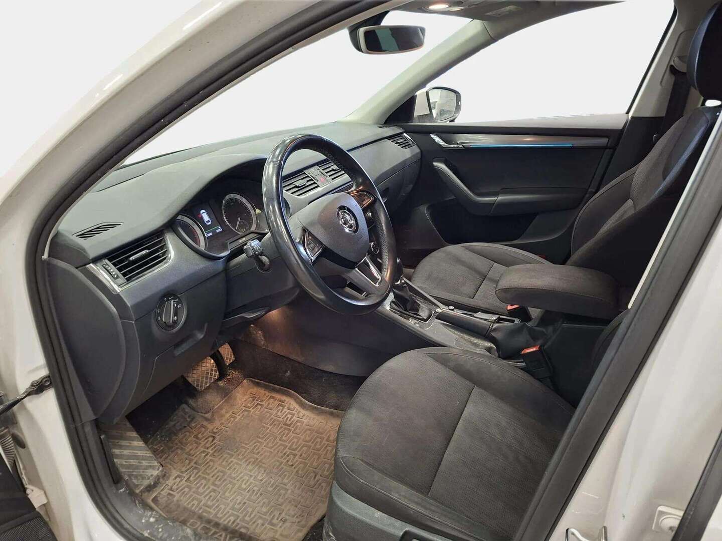 Skoda Octavia 2017 Combi 1,0 TSI Style DSG Autom. * Koukku / Vakkari / LED / P.kamera & tutkat / SmartLink / 2xrenkaat & vanteet * - HULLUT AVAJAISHULINAT KORKOTARJOUS 3,29 %