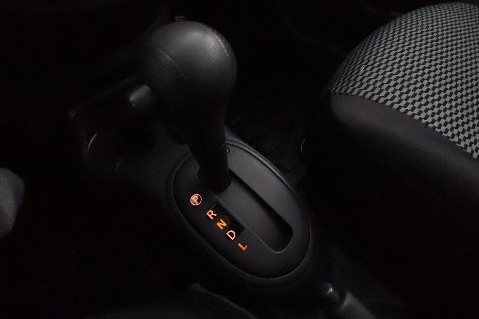 Nissan Micra 2017 80 Visia CVT TPMS **Ilmastointi / Lohkolämmitin sisätilalämmittimellä / Radio / Penkinlämmittimet / TULOSSA!