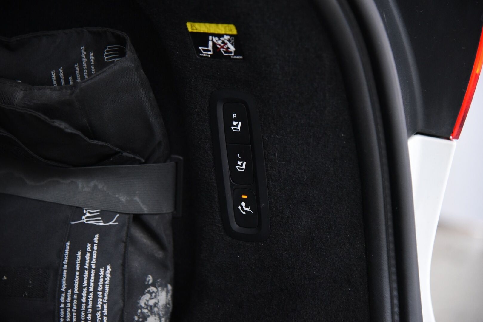 Volvo V90 2017 D3 AWD Momentum aut / ACC & Pilot assist / Webasto / Koukku / VOC - Ilman AD-Blue järjestelmää! / Jakopää tehty 01/2025! / Merkkihuollettu / 