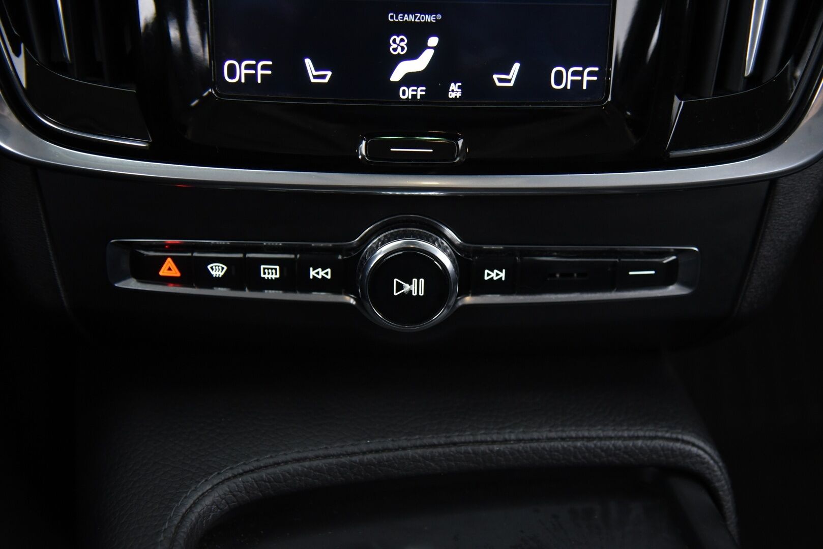 Volvo V90 2017 D3 AWD Momentum aut / ACC & Pilot assist / Webasto / Koukku / VOC - Ilman AD-Blue järjestelmää! / Jakopää tehty 01/2025! / Merkkihuollettu / 
