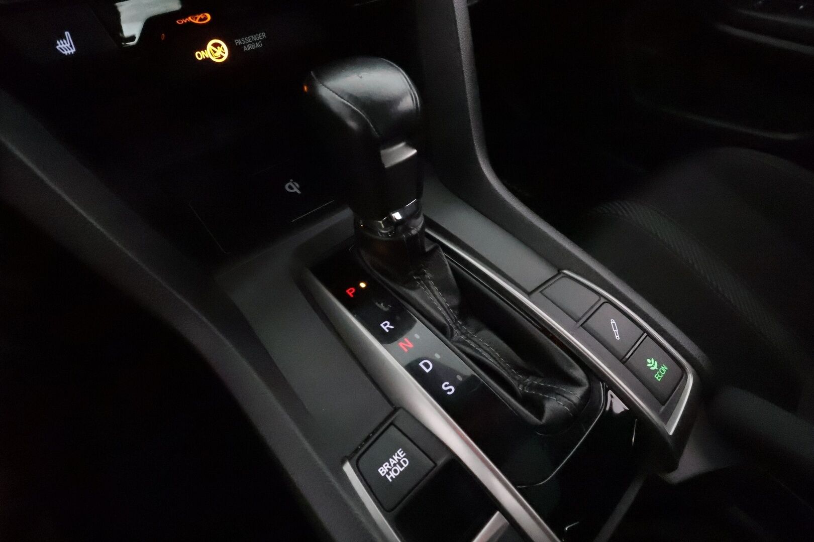 Honda Civic 2017 HB 182 hv Type S Plus AT **Adapt.vakkari / Lasikattoluukku / P.kamera / Navi / Apple&Android / KeylessGo / LED** - Suomi-auto / Kahdet renkaat aluvanteilla