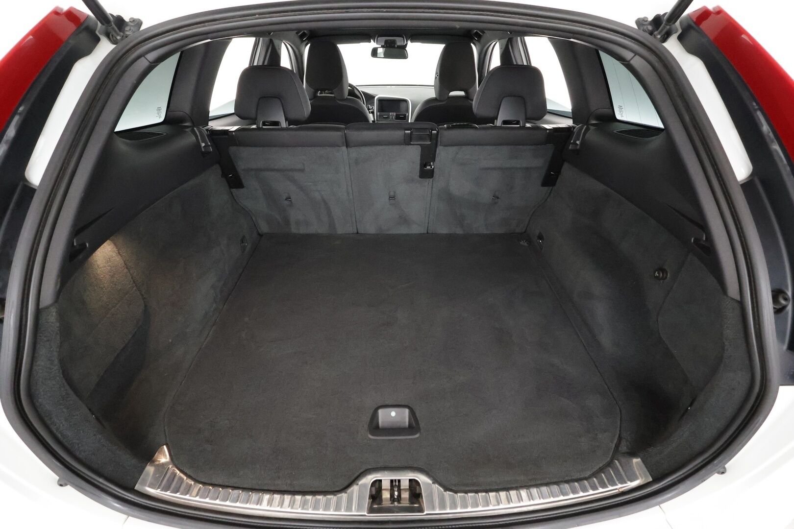 Volvo XC60 2014 D4 AWD Momentum aut * Panorama / Webasto / Vetokoukku / Vakkari / Sensus Navi / Digimittari / Puolinahkasisusta - Kahdet renkaat aluvanteilla / Merkkihuollettu / Jakopää tehty! - HULLUT AVAJAISHULINAT KORKOTARJOUS 3,29 %