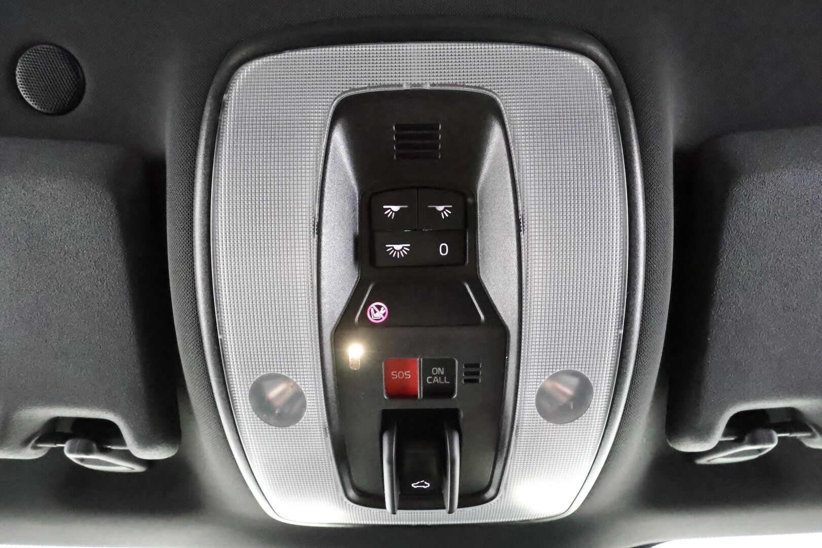 Volvo XC60 2014 D4 AWD Momentum aut * Panorama / Webasto / Vetokoukku / Vakkari / Sensus Navi / Digimittari / Puolinahkasisusta - Kahdet renkaat aluvanteilla / Merkkihuollettu / Jakopää tehty! - HULLUT AVAJAISHULINAT KORKOTARJOUS 3,29 %