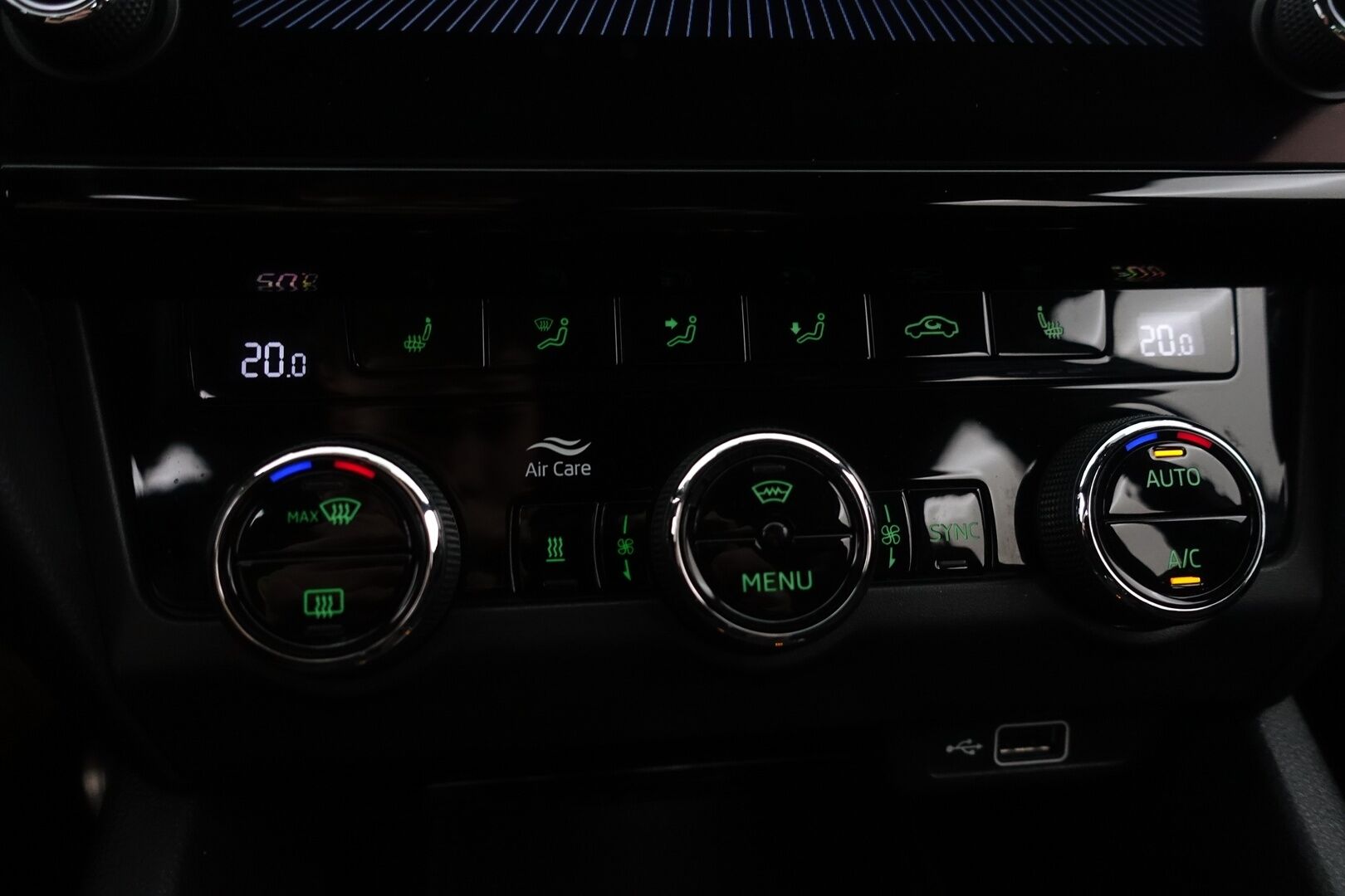 Skoda Octavia 2018 2,0 TSI RS - | ACC |  Webasto | RS Challenge | Sporttipenkit | Keyless | Lämm. Tuulilasi | Navi | Ratinlämmitin | Apple&Android | BLIS | LED | 2X Renkaat & vanteet |