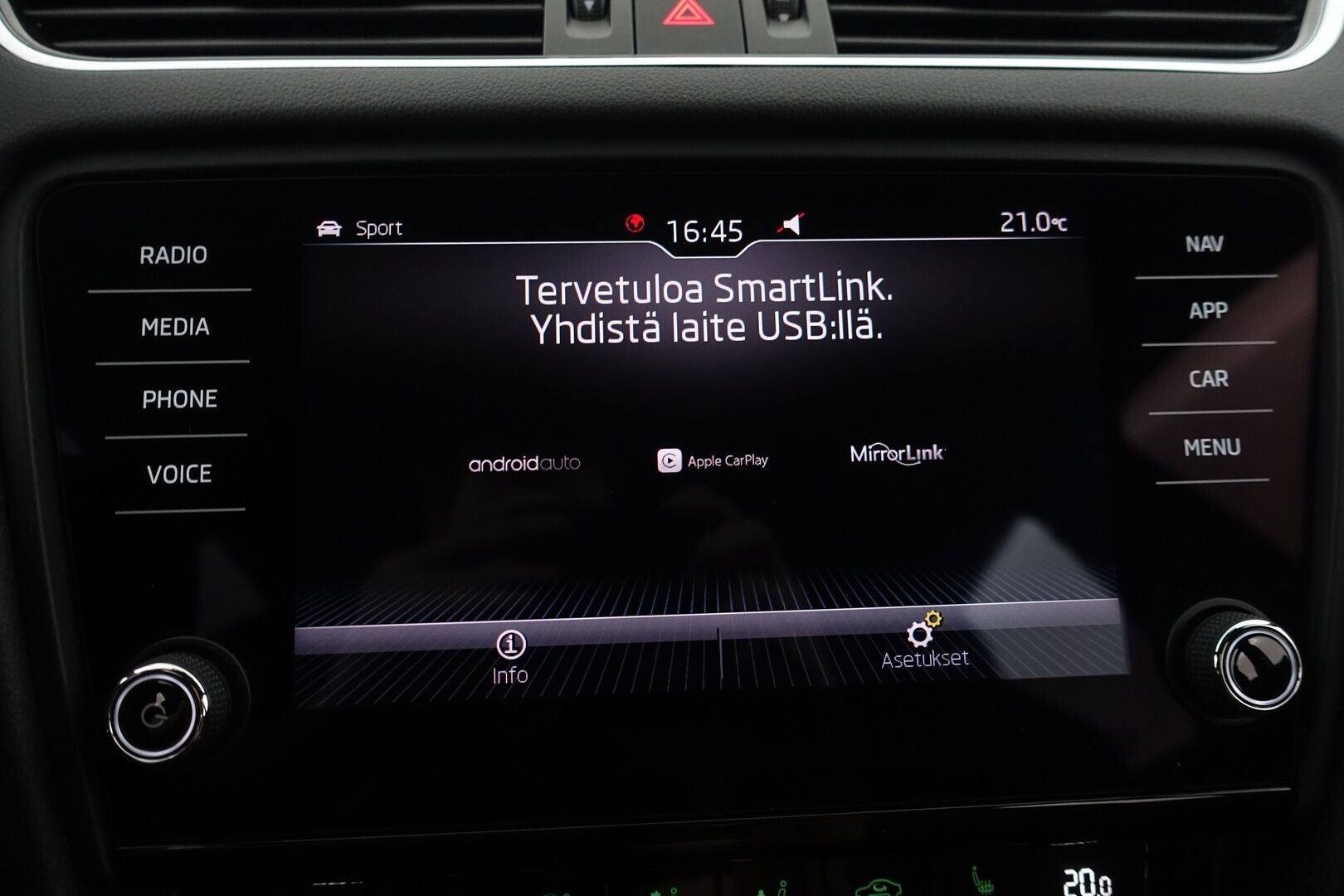 Skoda Octavia 2018 2,0 TSI RS - | ACC |  Webasto | RS Challenge | Sporttipenkit | Keyless | Lämm. Tuulilasi | Navi | Ratinlämmitin | Apple&Android | BLIS | LED | 2X Renkaat & vanteet |