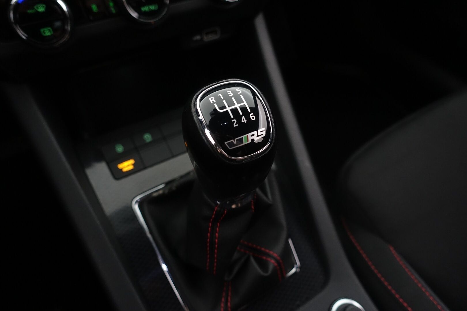 Skoda Octavia 2018 2,0 TSI RS - | ACC |  Webasto | RS Challenge | Sporttipenkit | Keyless | Lämm. Tuulilasi | Navi | Ratinlämmitin | Apple&Android | BLIS | LED | 2X Renkaat & vanteet |
