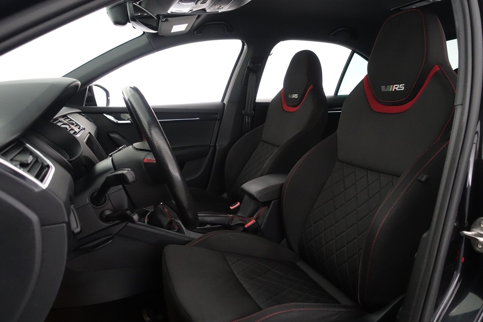 Skoda Octavia 2018 2,0 TSI RS - | ACC |  Webasto | RS Challenge | Sporttipenkit | Keyless | Lämm. Tuulilasi | Navi | Ratinlämmitin | Apple&Android | BLIS | LED | 2X Renkaat & vanteet |