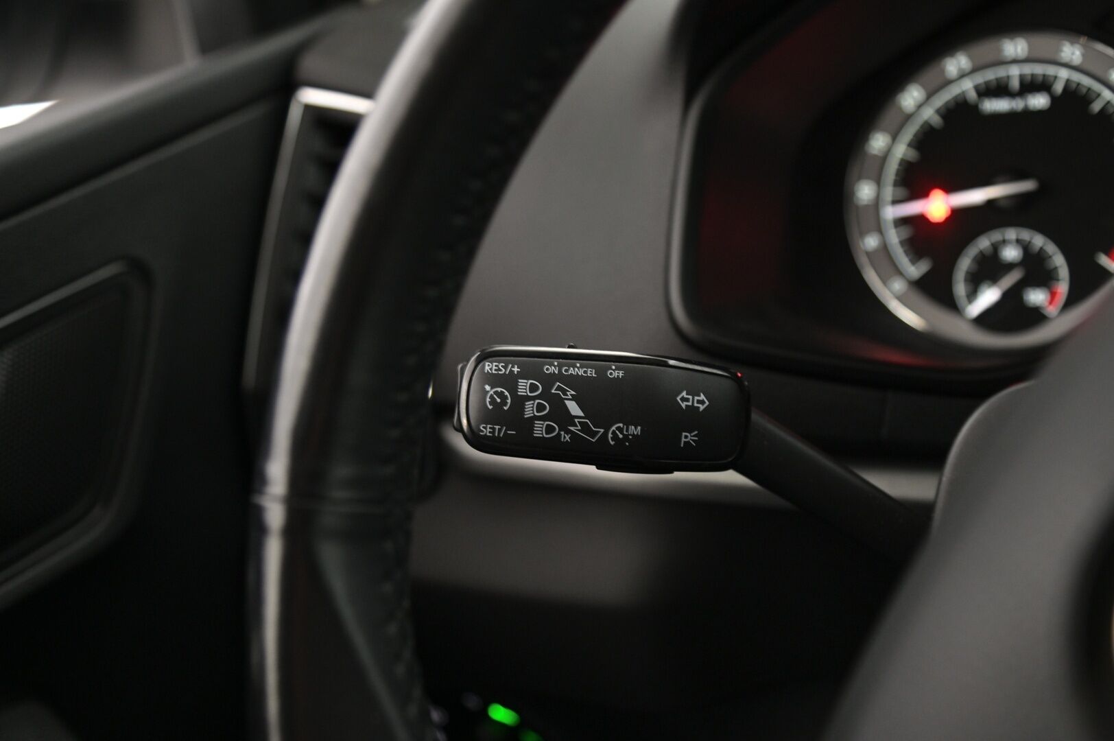 Skoda Karoq 2018 2,0 TDI 150 4x4 Ambition DSG **Webasto / S.Koukku / Lämmitettävä tuulilasi / Smartlink** - Näppärä nelikko kattavalla huoltohistorialla!