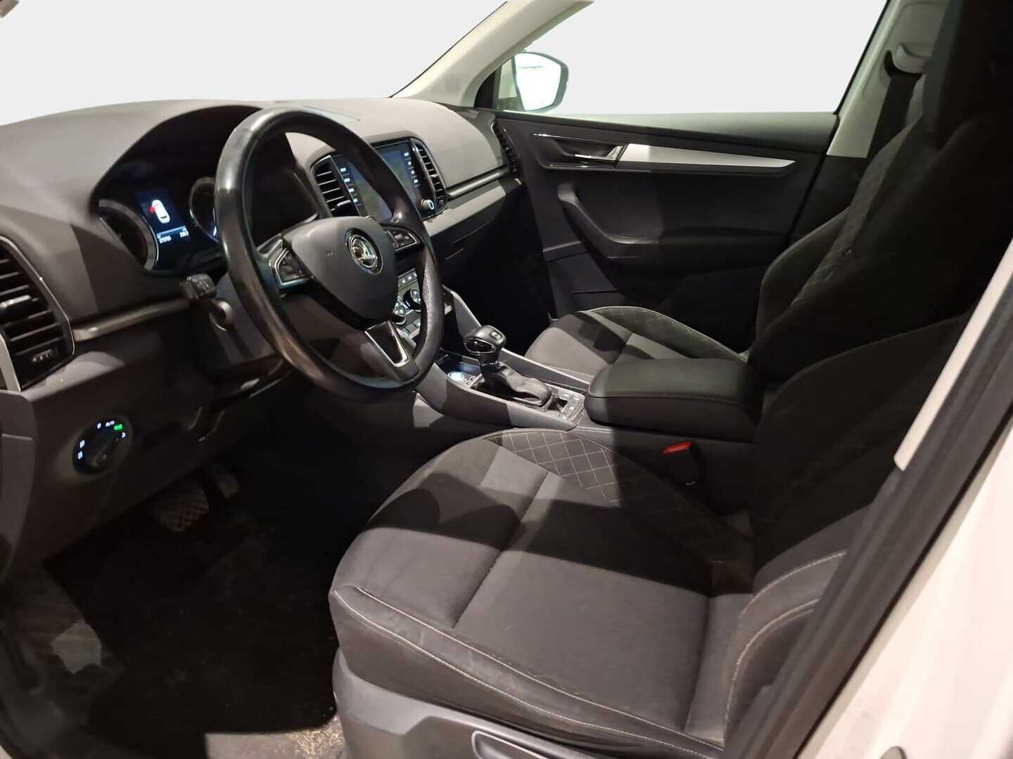 Skoda Karoq 2018 2,0 TDI 150 4x4 Ambition DSG **Webasto / S.Koukku / Lämmitettävä tuulilasi / Smartlink** - Näppärä nelikko kattavalla huoltohistorialla! - HULLUT AVAJAISHULINAT KORKOTARJOUS 3,29 %