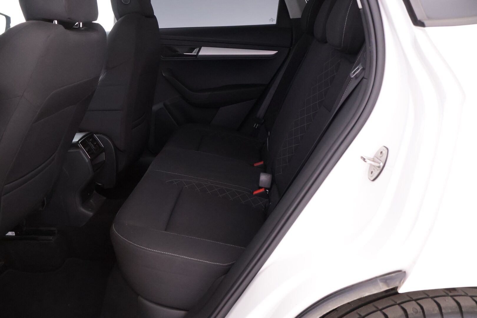 Skoda Karoq 2018 2,0 TDI 150 4x4 Ambition DSG - | Webasto | S.Koukku | Lämmitettävä tuulilasi | Smartlink | Neliveto | Kattava huoltohistoria | Kahdet renkaat |