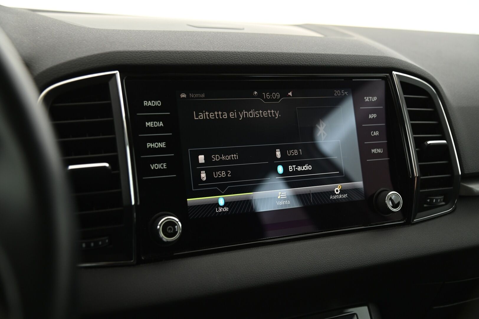 Skoda Karoq 2018 2,0 TDI 150 4x4 Ambition DSG **Webasto / S.Koukku / Lämmitettävä tuulilasi / Smartlink** - Näppärä nelikko kattavalla huoltohistorialla!