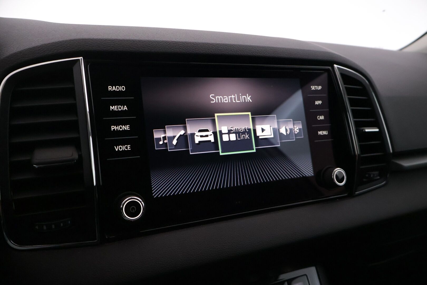 Skoda Karoq 2018 2,0 TDI 150 4x4 Ambition DSG - | Webasto | S.Koukku | Lämmitettävä tuulilasi | Smartlink | Neliveto | Kattava huoltohistoria | Kahdet renkaat |