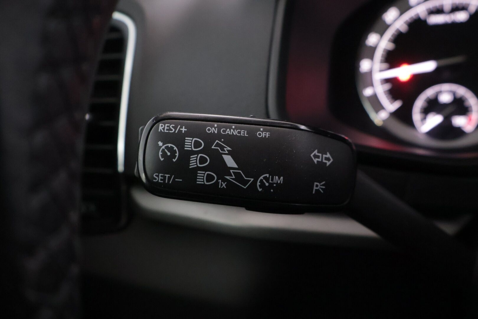 Skoda Karoq 2018 2,0 TDI 150 4x4 Ambition DSG - | Webasto | S.Koukku | Lämmitettävä tuulilasi | Smartlink | Neliveto | Kattava huoltohistoria | Kahdet renkaat |