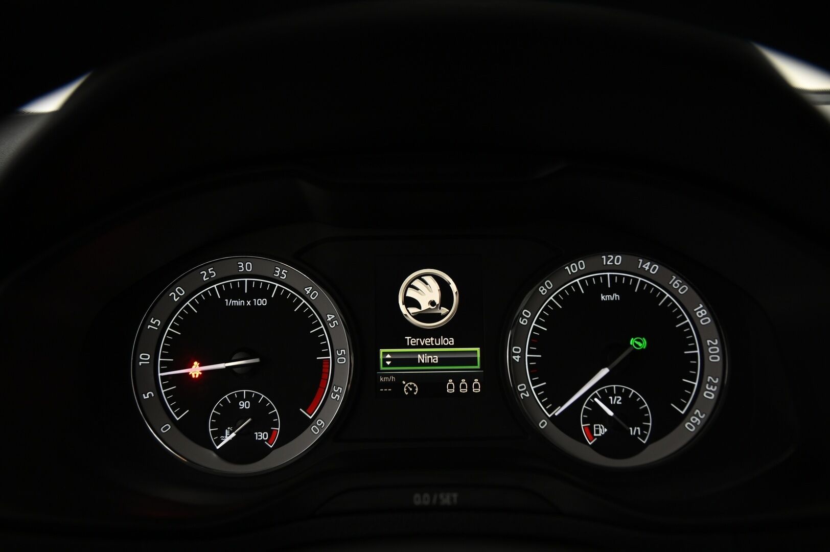 Skoda Karoq 2018 2,0 TDI 150 4x4 Ambition DSG **Webasto / S.Koukku / Lämmitettävä tuulilasi / Smartlink** - Näppärä nelikko kattavalla huoltohistorialla!