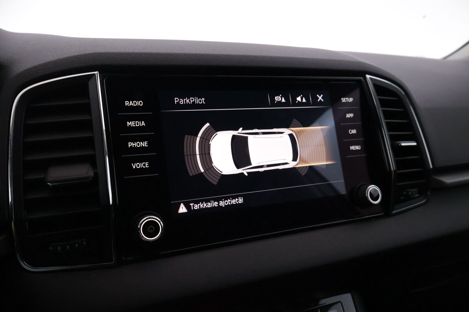 Skoda Karoq 2018 2,0 TDI 150 4x4 Ambition DSG - | Webasto | S.Koukku | Lämmitettävä tuulilasi | Smartlink | Neliveto | Kattava huoltohistoria | Kahdet renkaat |