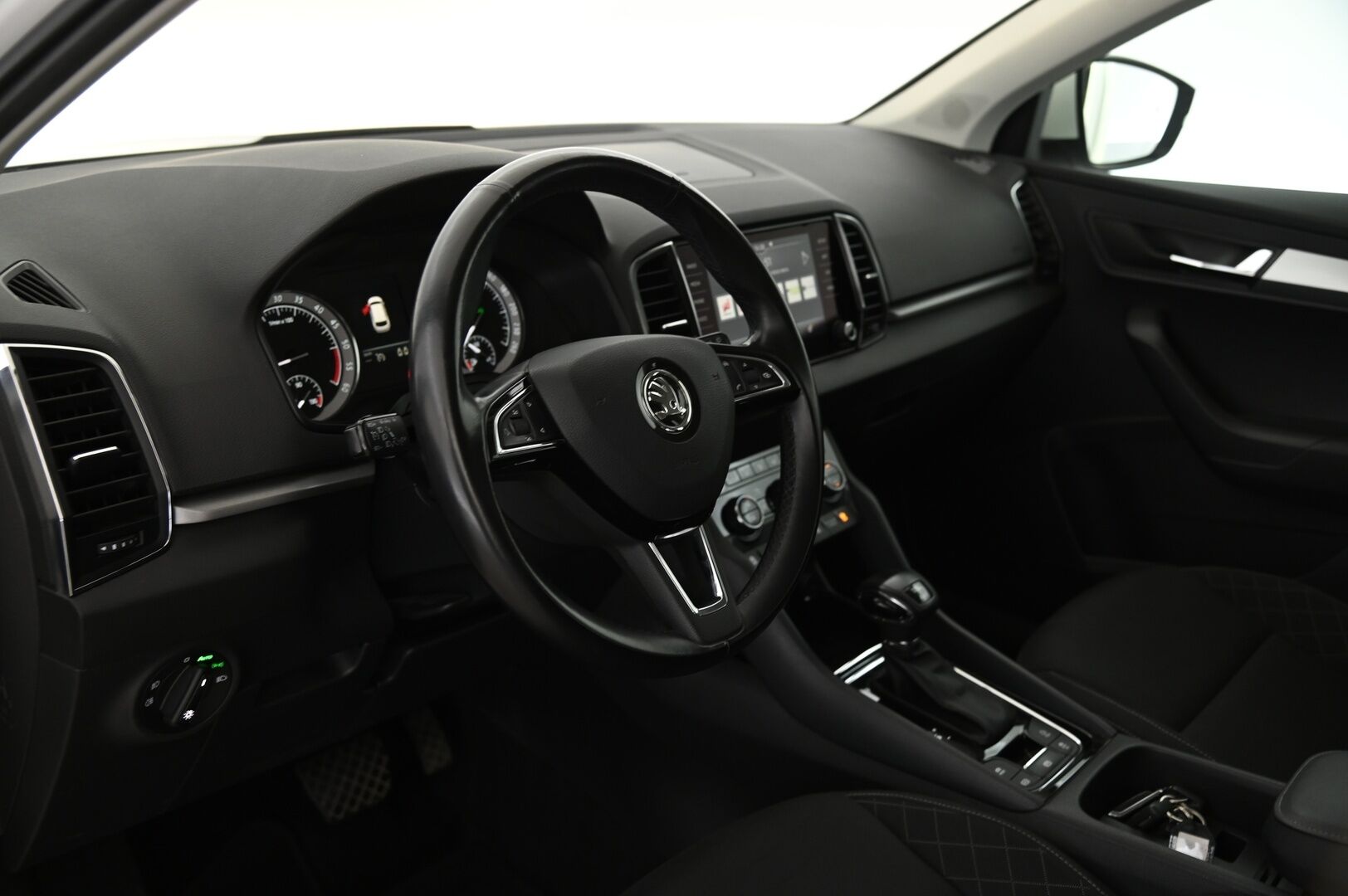 Skoda Karoq 2018 2,0 TDI 150 4x4 Ambition DSG **Webasto / S.Koukku / Lämmitettävä tuulilasi / Smartlink** - Näppärä nelikko kattavalla huoltohistorialla!