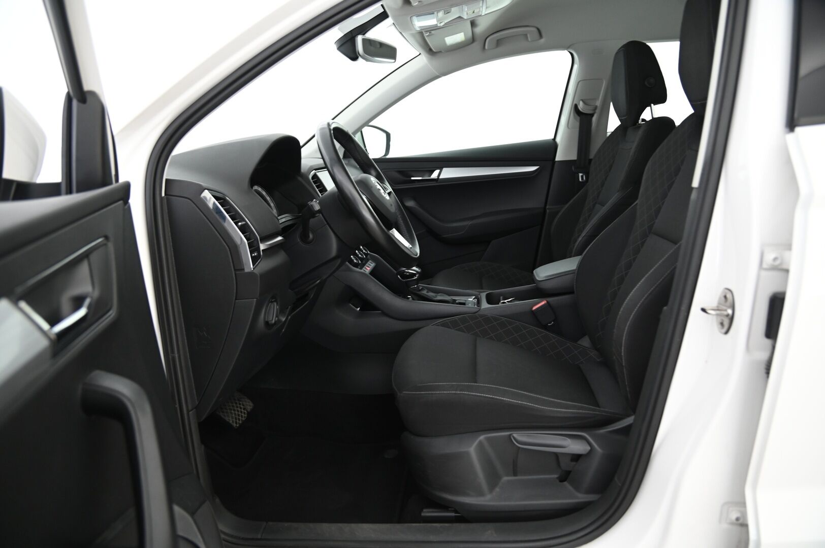Skoda Karoq 2018 2,0 TDI 150 4x4 Ambition DSG **Webasto / S.Koukku / Lämmitettävä tuulilasi / Smartlink** - Näppärä nelikko kattavalla huoltohistorialla!