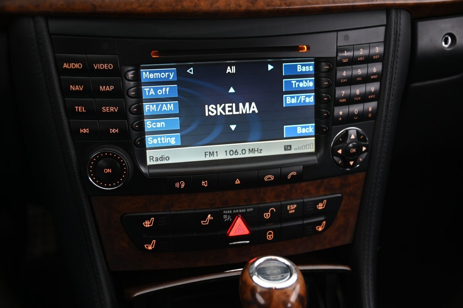 Mercedes-Benz CLS 2005 5,0 CLS 500 - V8 | Kattoikkuna | Ilmastoidut muistinahat | Vakkari | Erikoisvanteet | 2x renkaat aluvanteilla