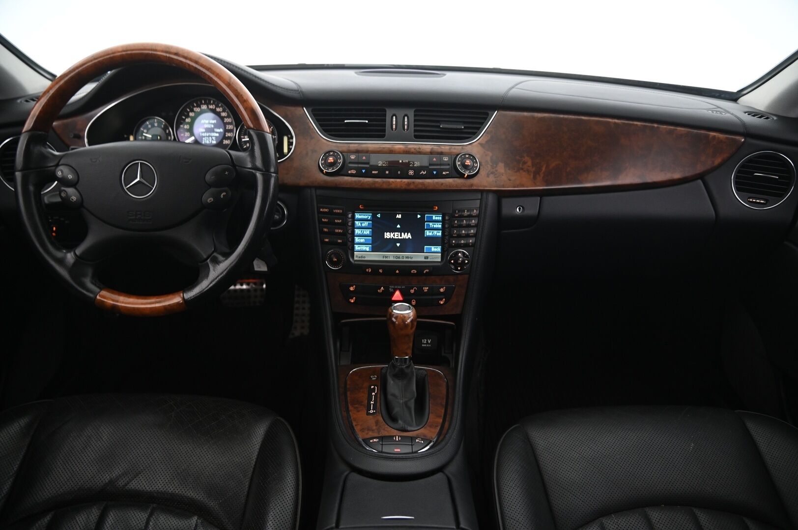Mercedes-Benz CLS 2005 5,0 CLS 500 - V8 | Kattoikkuna | Ilmastoidut muistinahat | Vakkari | Erikoisvanteet | 2x renkaat aluvanteilla