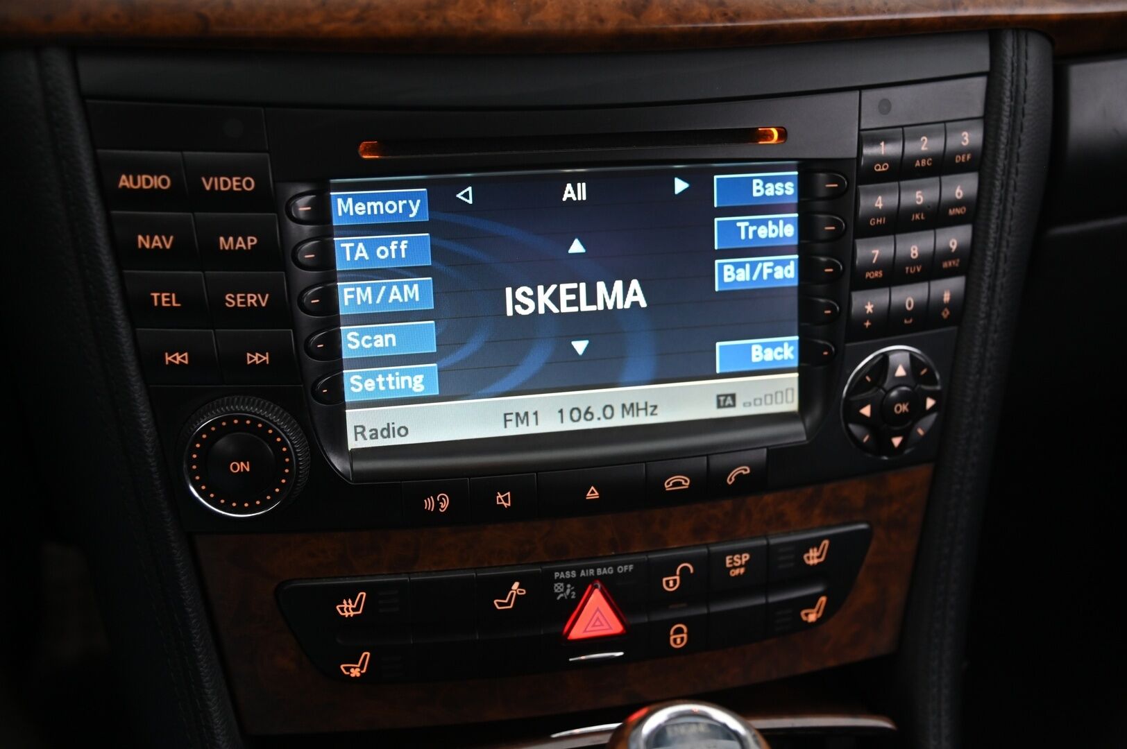 Mercedes-Benz CLS 2005 5,0 CLS 500 - V8 | Kattoikkuna | Ilmastoidut muistinahat | Vakkari | Erikoisvanteet | 2x renkaat aluvanteilla