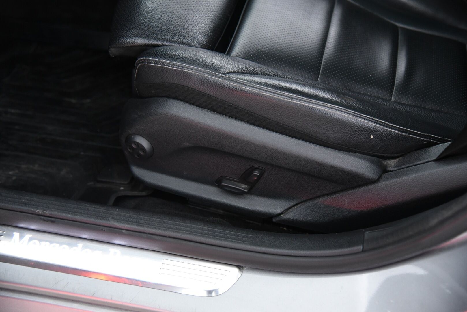 Mercedes-Benz C 2014 200 A Premium Business AMG  / Burmester / HUD / Panoraama / LED / Navi - 2x vanteet / Lohkolämmitin sisäpistokkeella