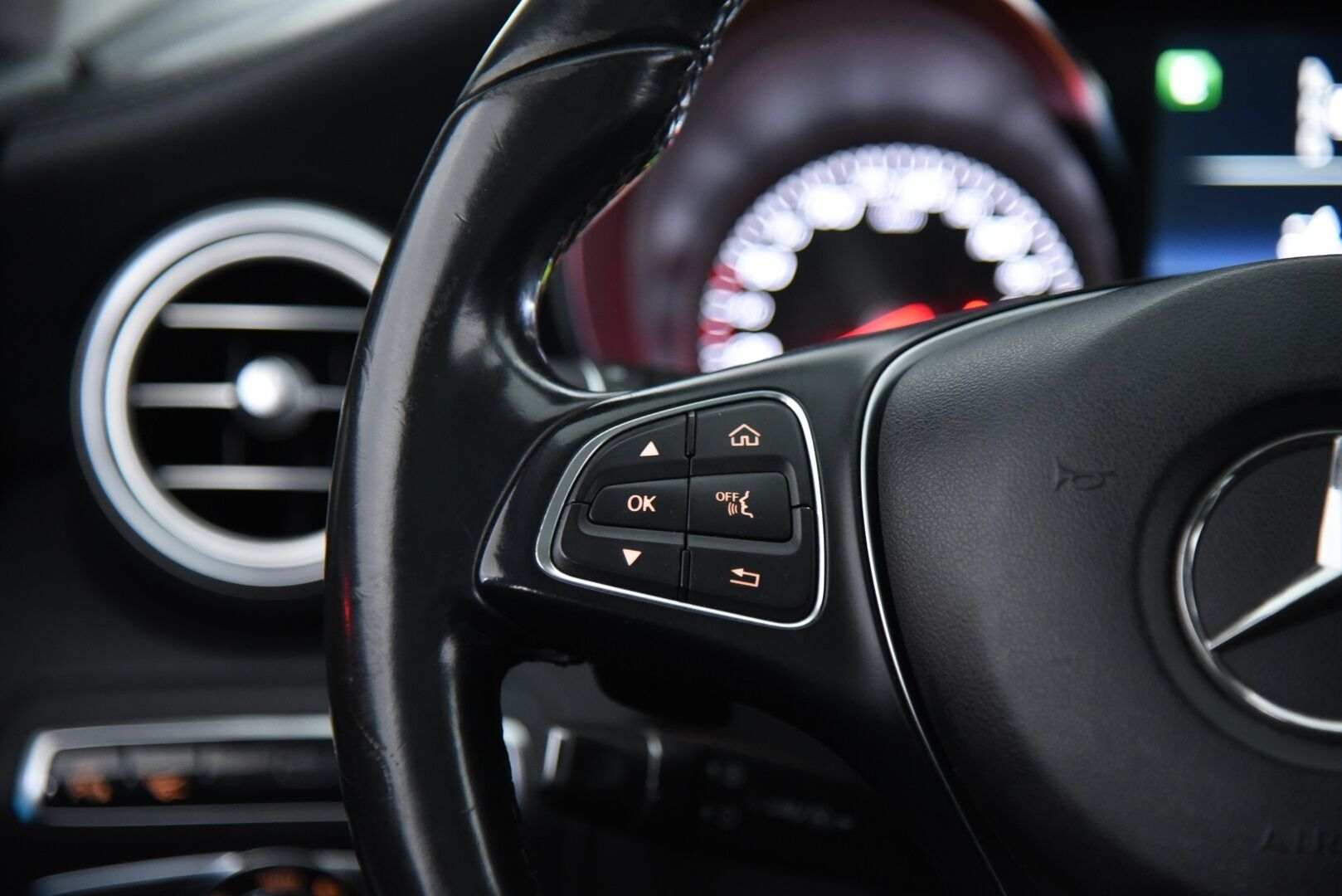 Mercedes-Benz C 2014 200 A Premium Business AMG  / Burmester / HUD / Panoraama / LED / Navi - 2x vanteet / Lohkolämmitin sisäpistokkeella