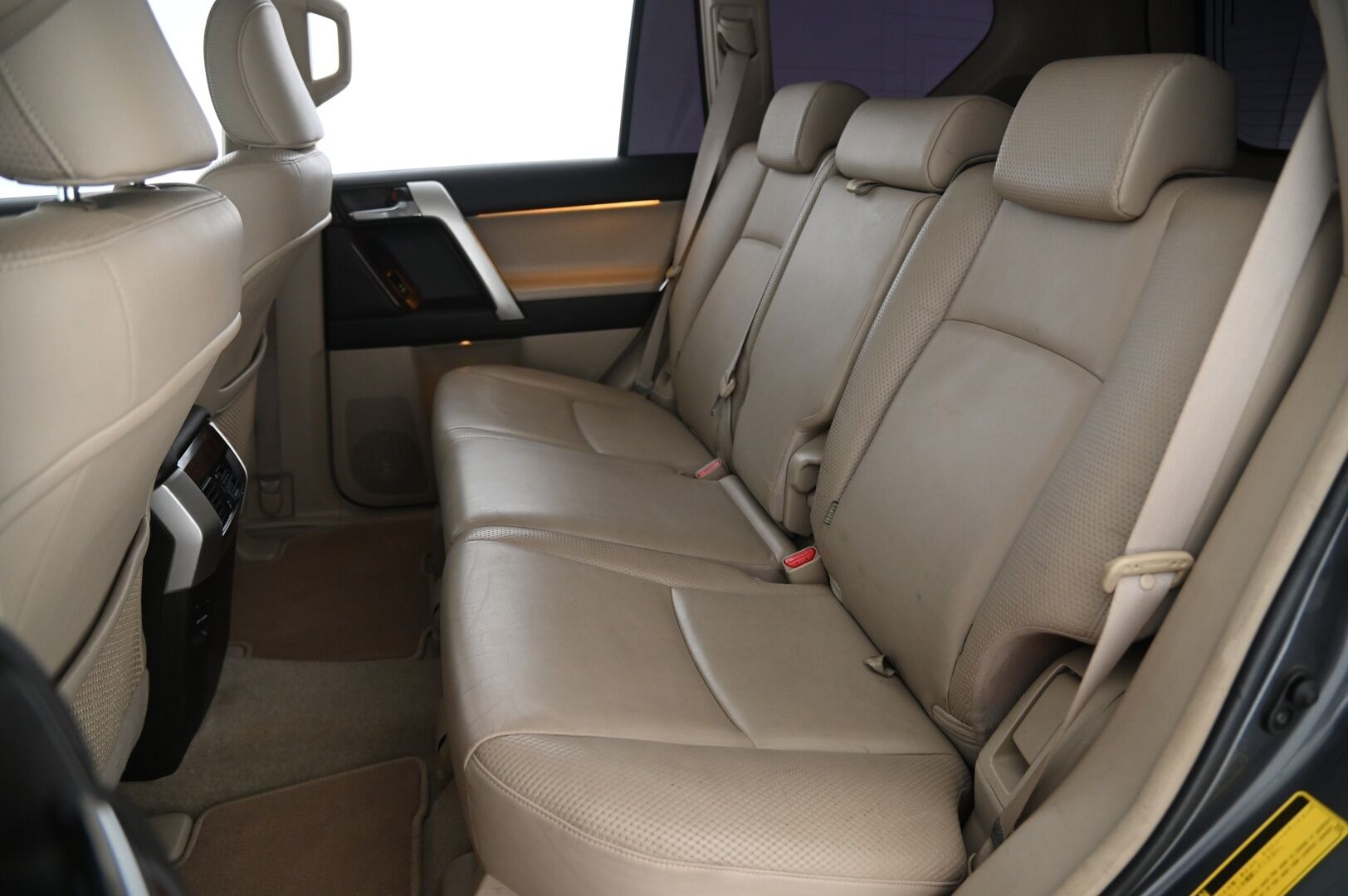 Toyota Land Cruiser 2010 3,0 D-4D DPF Executive aut. - Säädettävä alusta | JBL | Kattoluukku | Koukku | P.kamera | Torsen | Nahkasisusta | 2 Renkaat & Aluvanteet | 