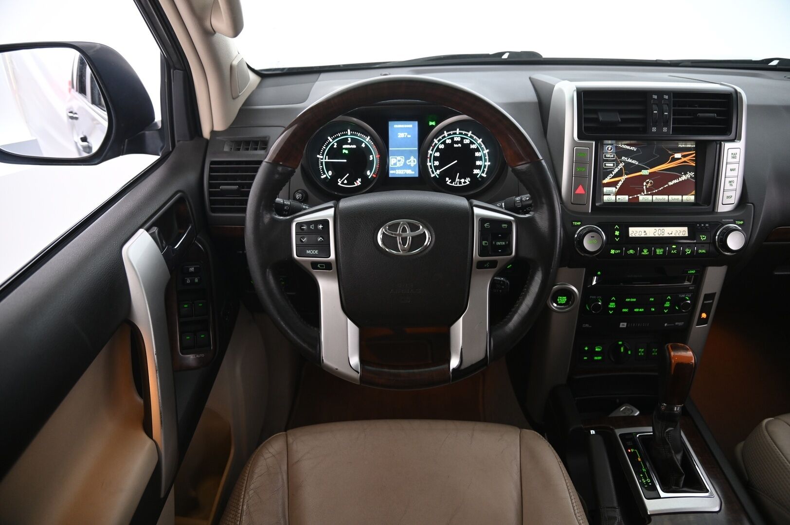 Toyota Land Cruiser 2010 3,0 D-4D DPF Executive aut. - Säädettävä alusta | JBL | Kattoluukku | Koukku | P.kamera | Torsen | Nahkasisusta | 2 Renkaat & Aluvanteet | 