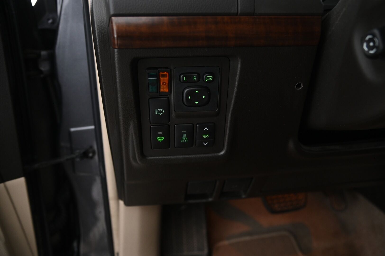 Toyota Land Cruiser 2010 3,0 D-4D DPF Executive aut. - Säädettävä alusta | JBL | Kattoluukku | Koukku | P.kamera | Torsen | Nahkasisusta | 2 Renkaat & Aluvanteet | 