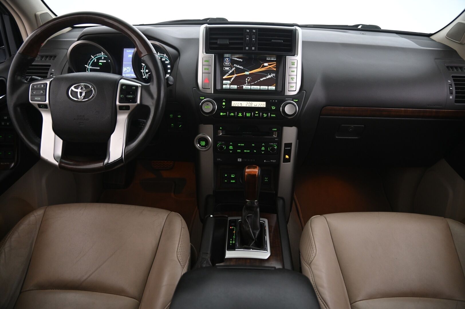Toyota Land Cruiser 2010 3,0 D-4D DPF Executive aut. - Säädettävä alusta | JBL | Kattoluukku | Koukku | P.kamera | Torsen | Nahkasisusta | 2 Renkaat & Aluvanteet | 