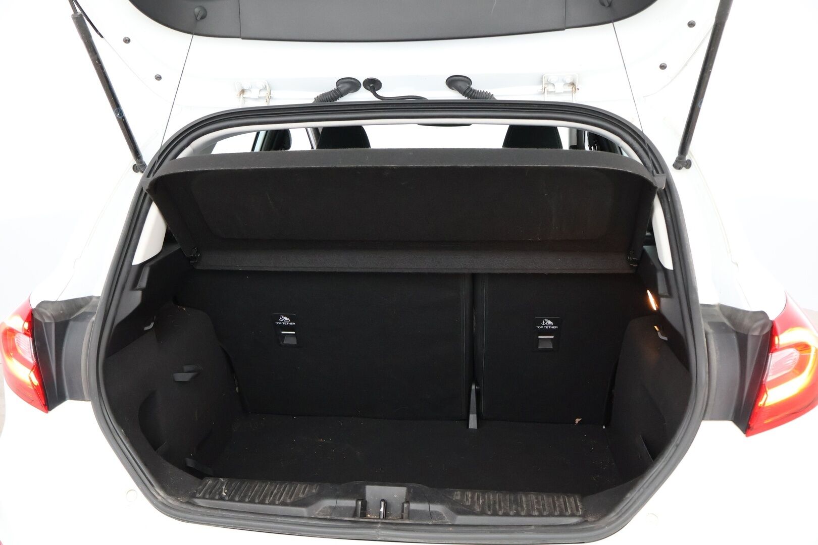 Ford Fiesta 2018 1,0 EcoBoost 100hv M6 Titanium 5-ovinen - MYYDÄÄN HUUTOKAUPAT.COM! /  1OM. Suomi-auto / Bang&Olufsen / Lämpölasi / Lohko / Navi / Ratinlämmitin / Hyvät renkaat!