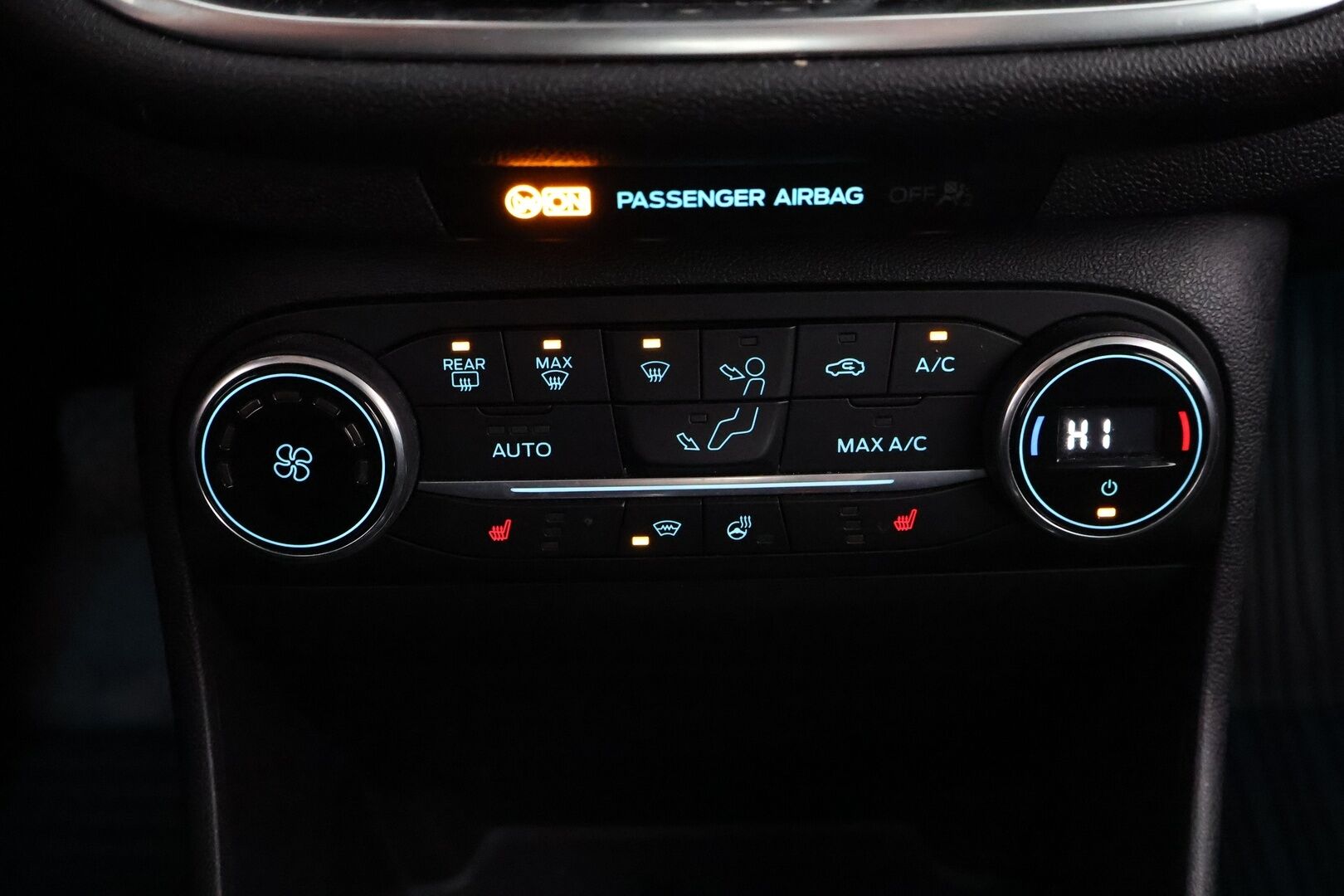 Ford Fiesta 2018 1,0 EcoBoost 100hv M6 Titanium 5-ovinen - MYYDÄÄN HUUTOKAUPAT.COM! /  1OM. Suomi-auto / Bang&Olufsen / Lämpölasi / Lohko / Navi / Ratinlämmitin / Hyvät renkaat!