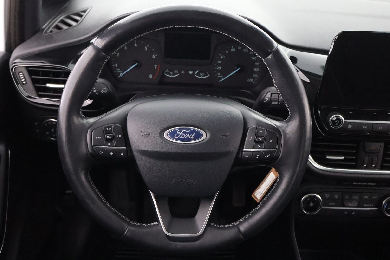 Ford Fiesta 2018 1,0 EcoBoost 100hv M6 Titanium 5-ovinen - MYYDÄÄN HUUTOKAUPAT.COM! /  1OM. Suomi-auto / Bang&Olufsen / Lämpölasi / Lohko / Navi / Ratinlämmitin / Hyvät renkaat!