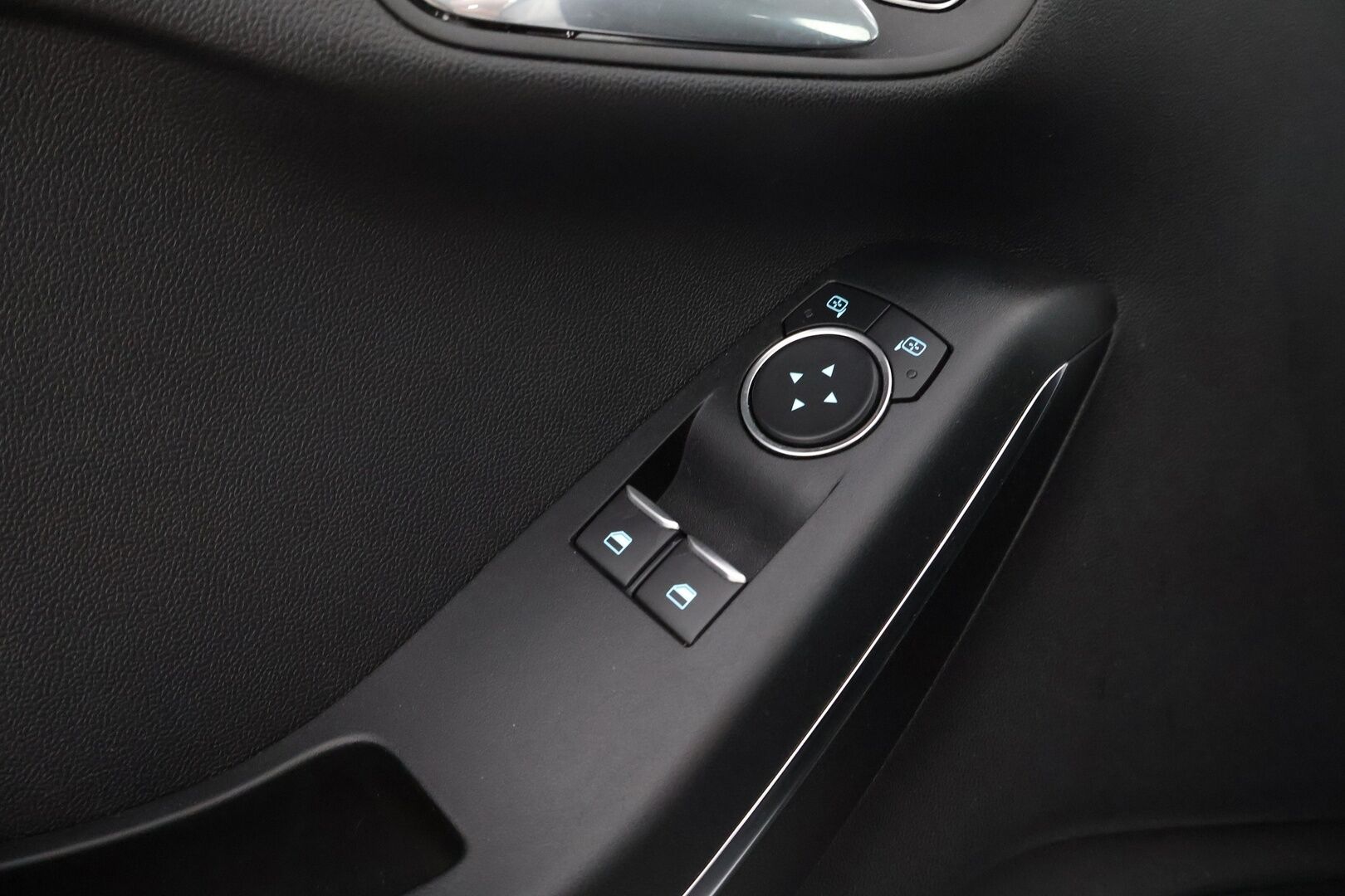 Ford Fiesta 2018 1,0 EcoBoost 100hv M6 Titanium 5-ovinen - MYYDÄÄN HUUTOKAUPAT.COM! /  1OM. Suomi-auto / Bang&Olufsen / Lämpölasi / Lohko / Navi / Ratinlämmitin / Hyvät renkaat!