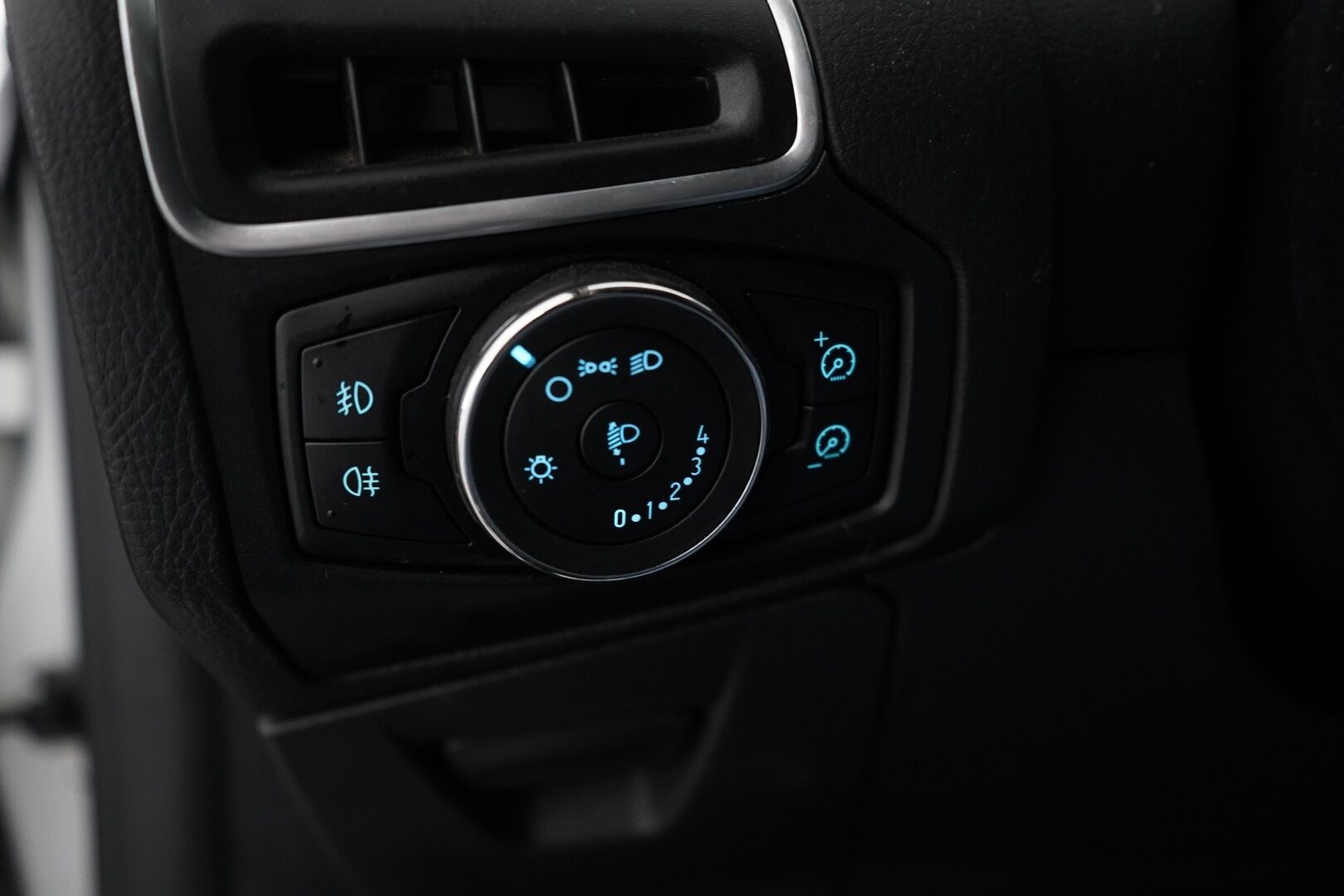 Ford Focus 2012 1.6 TDCi 95 hv Start/Stop Trend M6 Wagon *Myydään huutokaupat.com sivustolla* - Kahdet renkaat / Hyvät huollot / Katsastus 9.2026