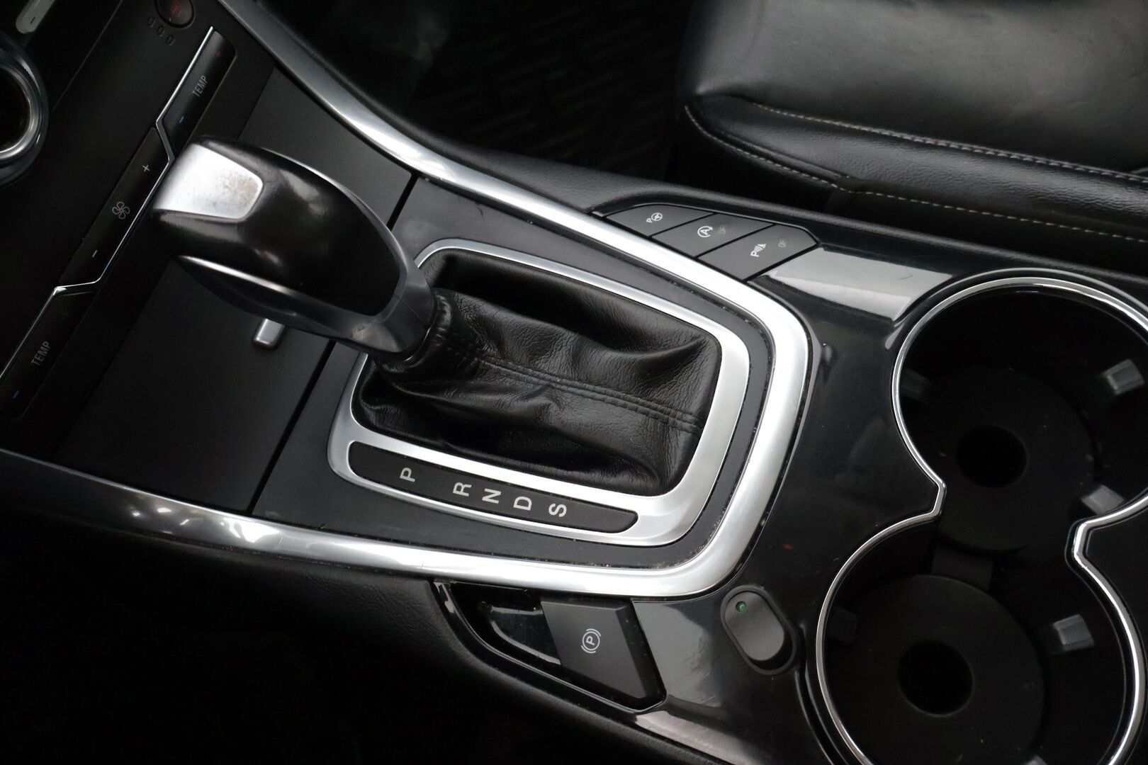 Ford S-Max 2018 2,0 TDCi 150hv PowerShift A6 Titanium 5D * Adap.Vakkari / Blis / Kaistavahti / Peruutuskamera / Navi / Webasto / Nahat muistilla * - * 7 P. / Siisti Hyvin Huollettu / Juuri Vaihdettu Jakohihna /  Vaihteisto Korjattu *