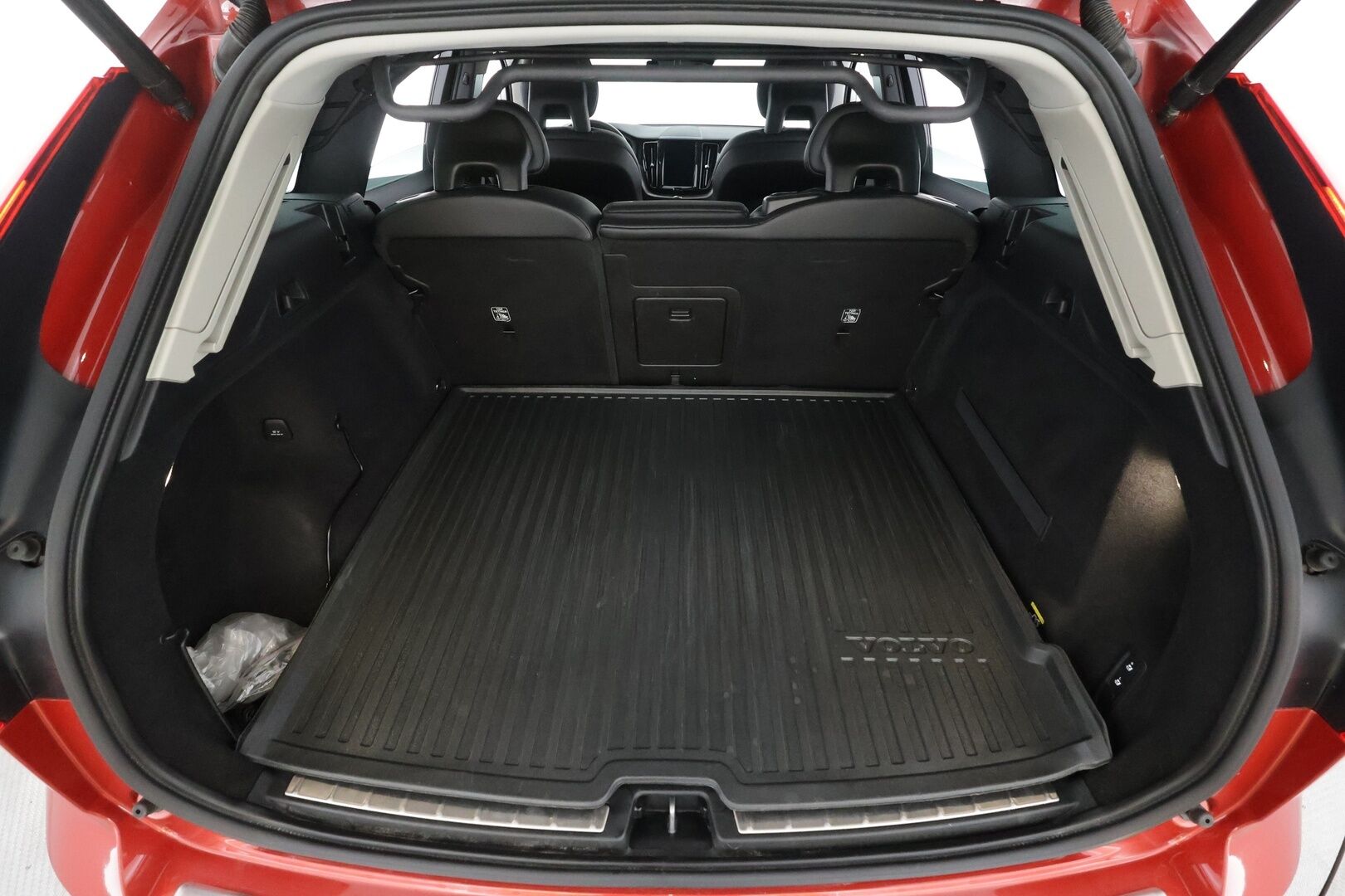 Volvo XC60 2018 D4 AWD Business Inscription aut * ACC / P.kamera / Webasto / Full LED / Navi / Muistipenkki / Sporttinahat / Keyless / BLIS * - Suomi-auto / Kahdet renkaat aluvanteilla / Merkkihuollettu / Juuri huollettu