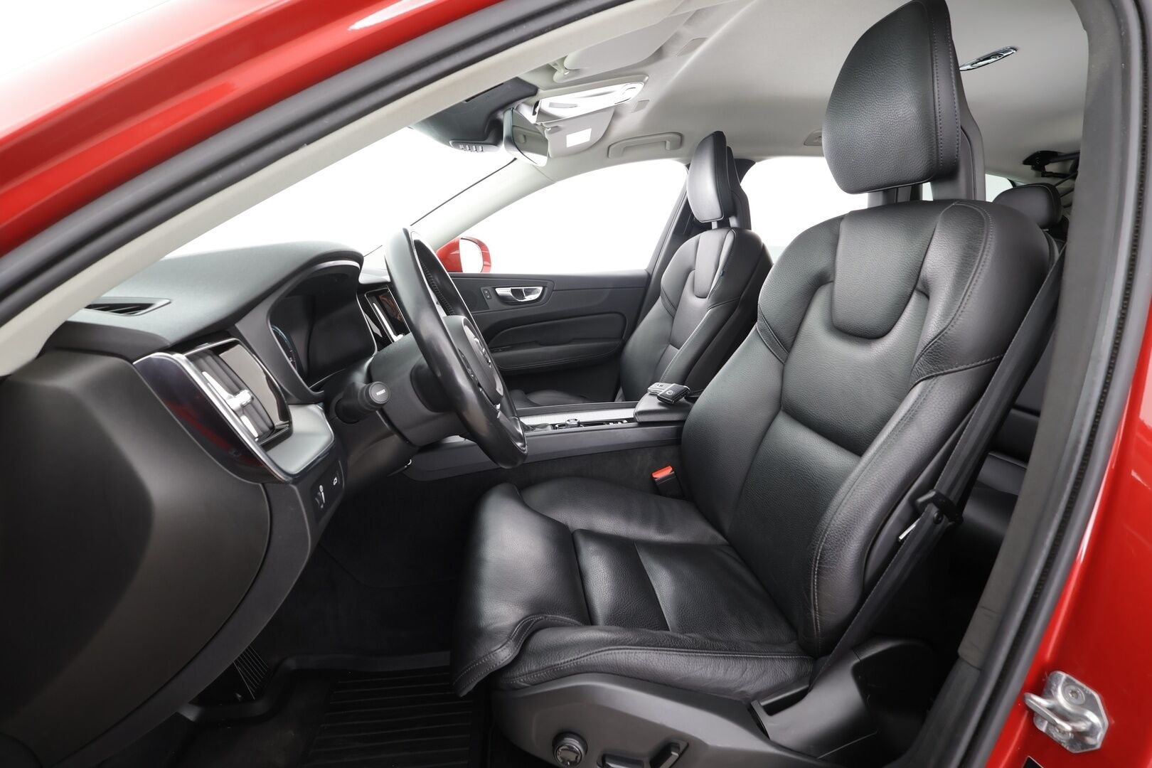 Volvo XC60 2018 D4 AWD Business Inscription aut * ACC / P.kamera / Webasto / Full LED / Navi / Muistipenkki / Sporttinahat / Keyless / BLIS * - Suomi-auto / Kahdet renkaat aluvanteilla / Merkkihuollettu / Juuri huollettu